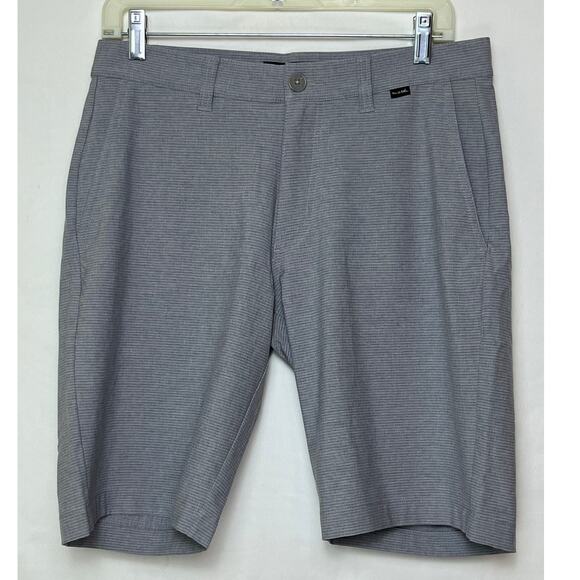 Travis Mathew Men’s 30 Gray Sand Harbor 9” Striped Golf Shorts 1MW397 Casual - Picture 1 of 6